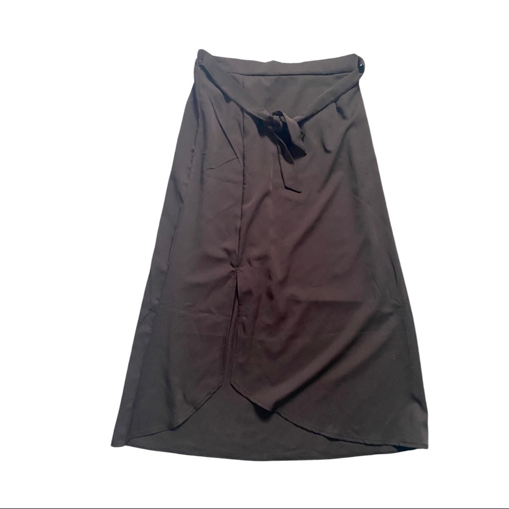 BLACK HI LOW SKIRT SIZE SMALL